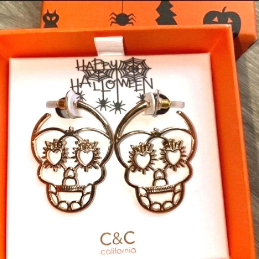 π C&C California Candy Skull Post Earrings in Gold-tone NIB - Picture 1 of 8